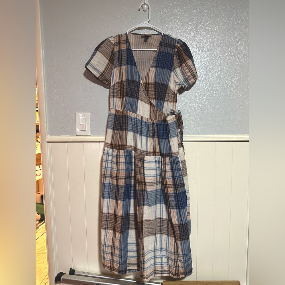 Women’s universal thread wrap dress